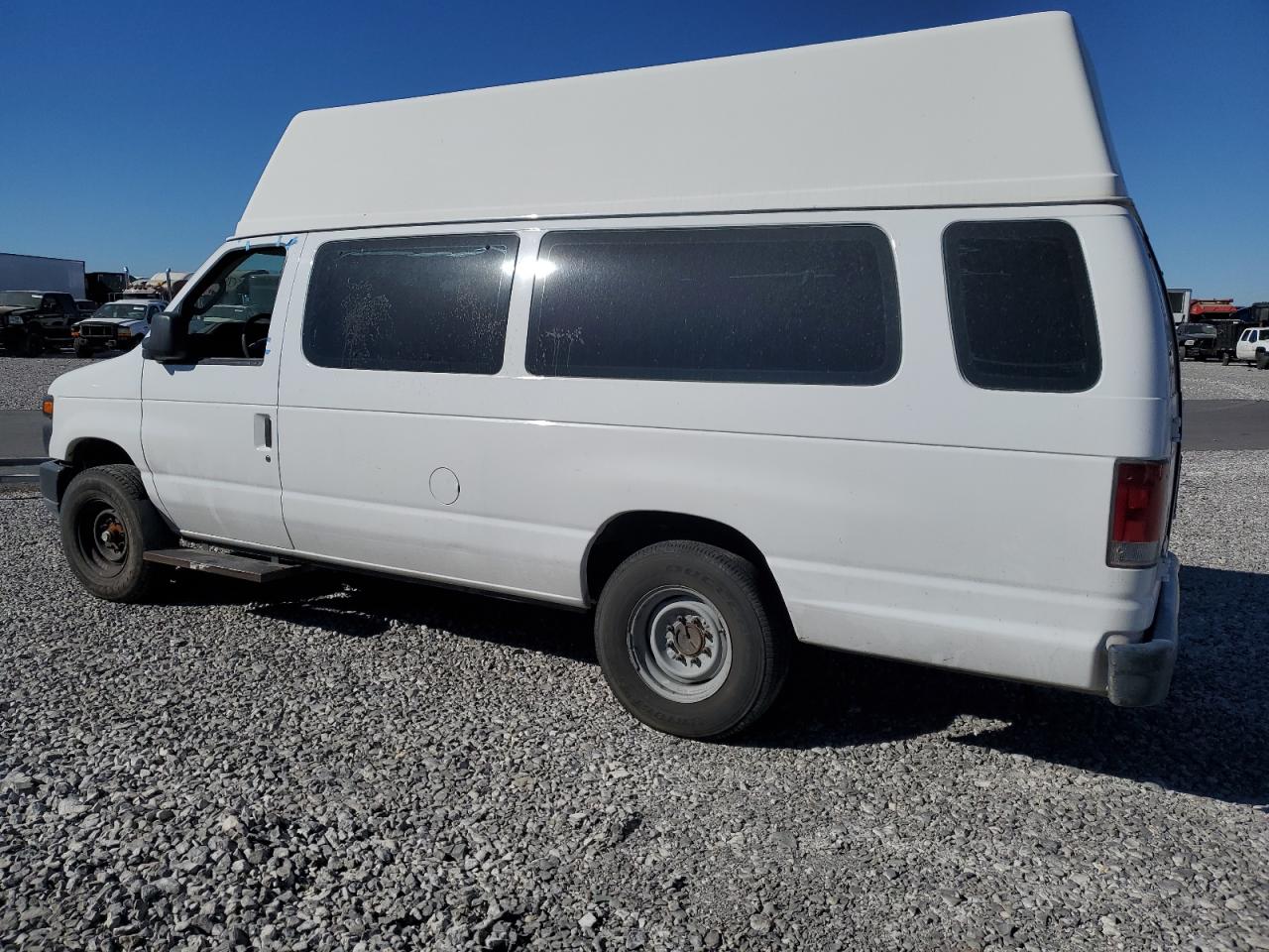 2010 Ford Econoline - Image 2
