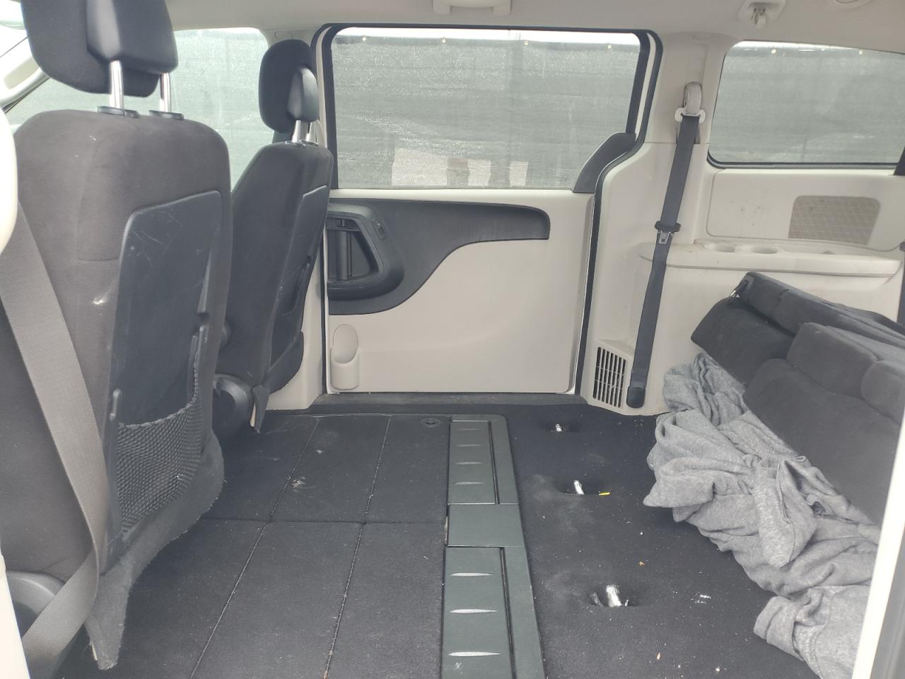 2012 Dodge Caravan - Image 11