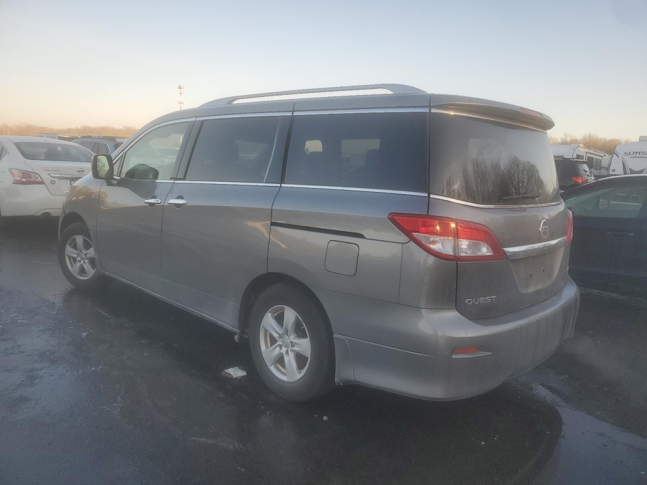 2014 Nissan Quest - Image 2