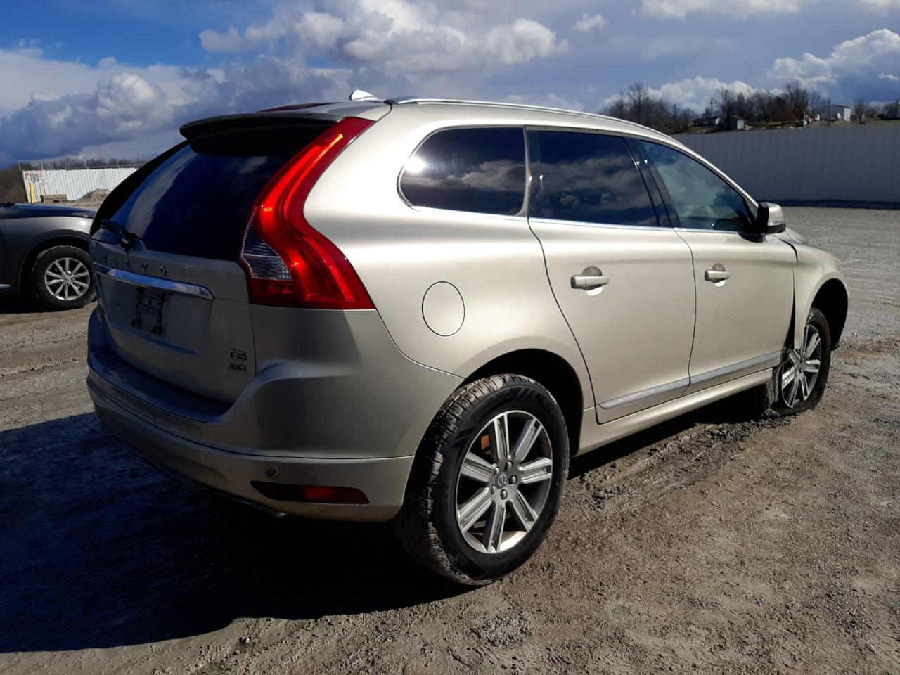 2017 Volvo XC60 - Image 3