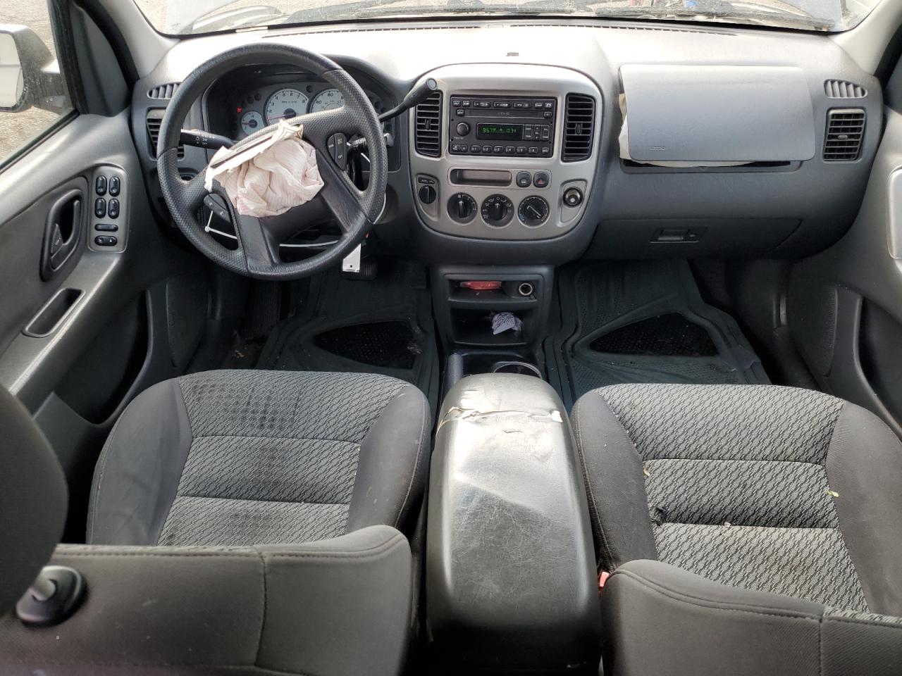 2004 Ford Escape - Image 8