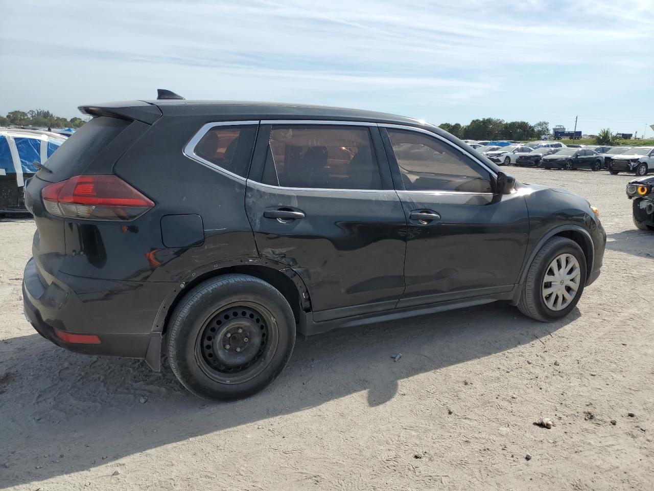 2018 Nissan Rogue - Image 3