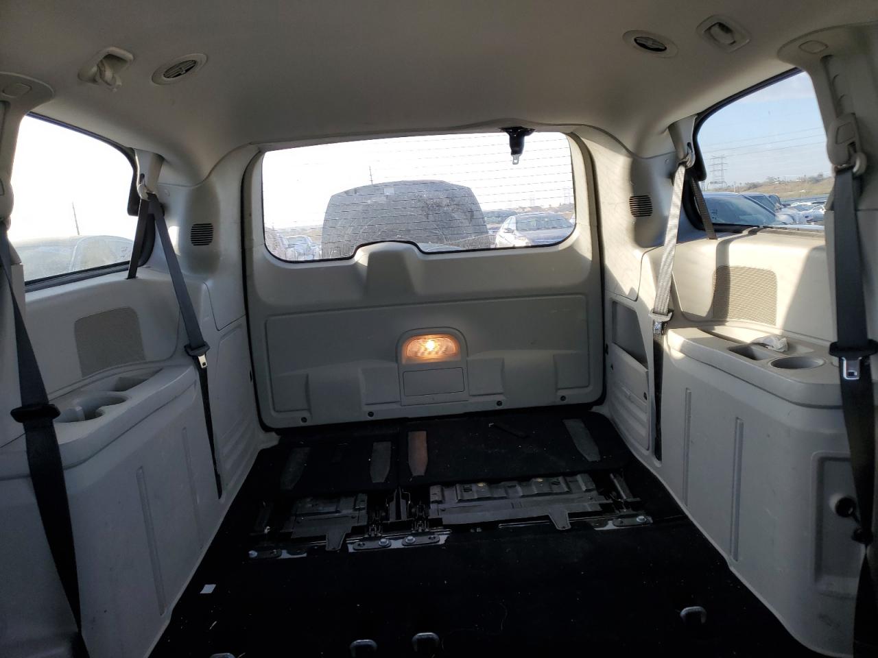 2019 Dodge Caravan - Image 10