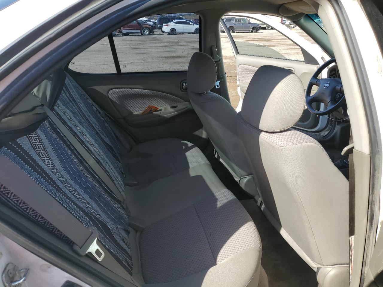 2004 Nissan Sentra - Image 10