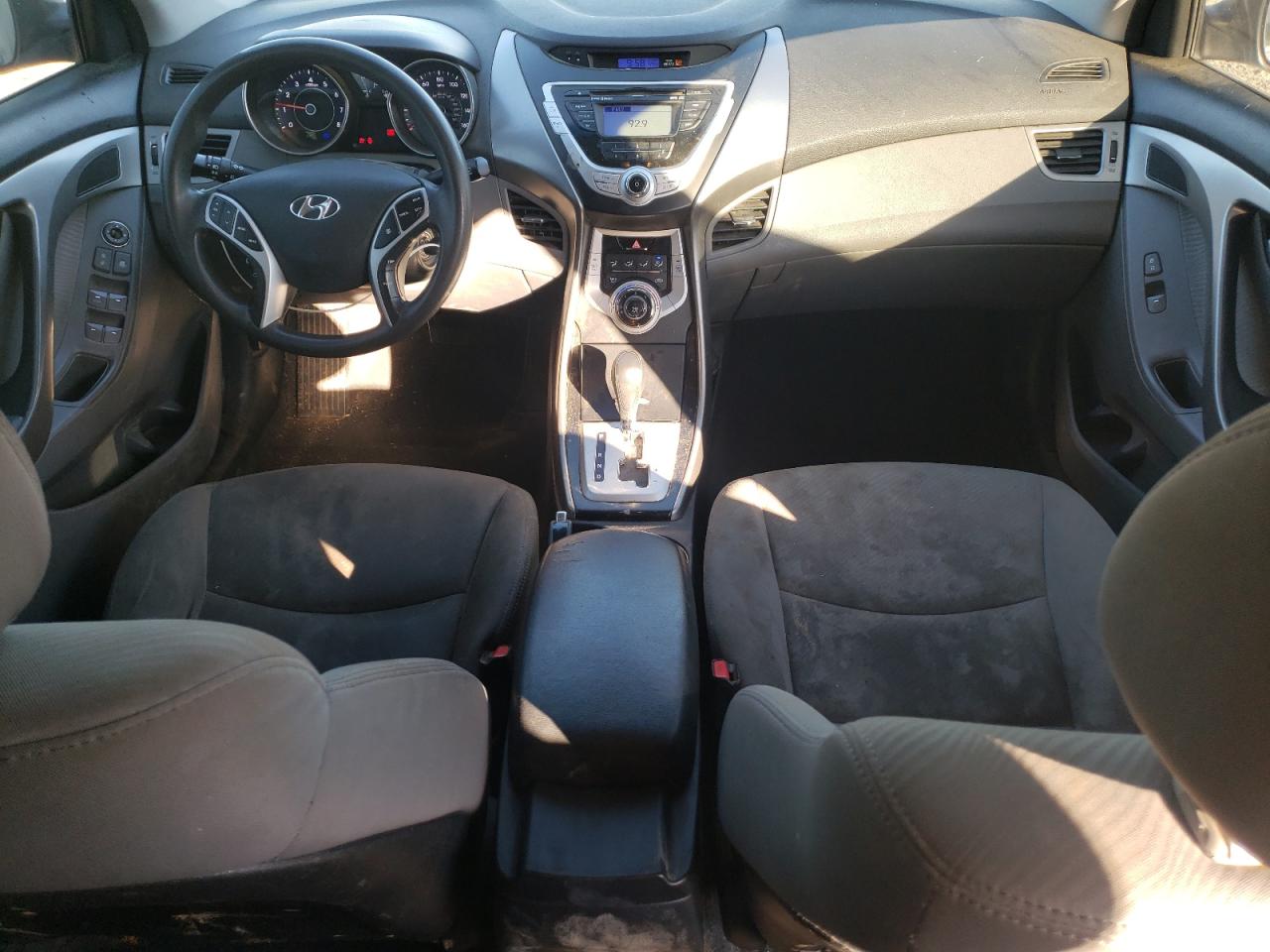 2012 Hyundai Elantra - Image 8