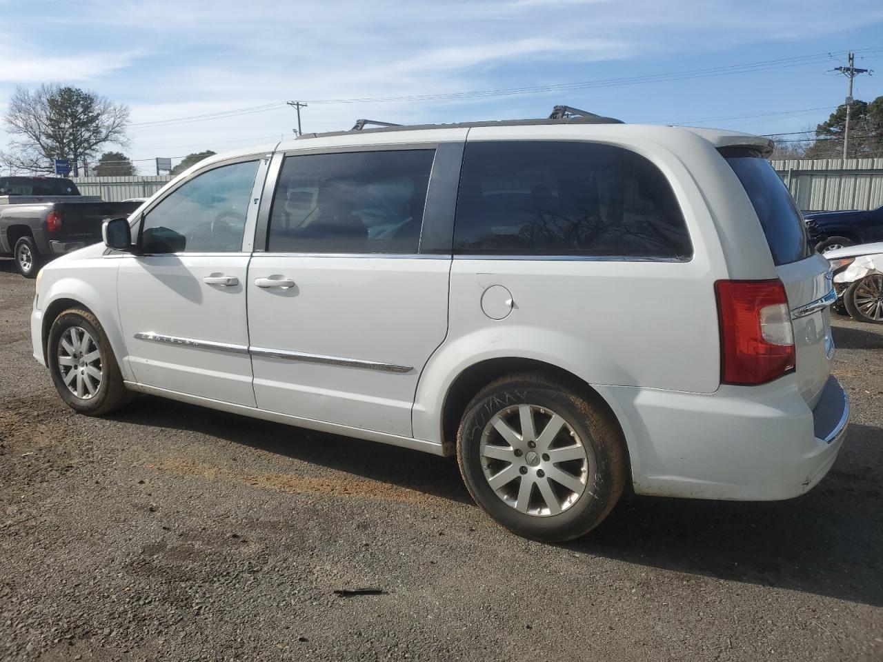 2014 Chrysler Town & Country - Image 2