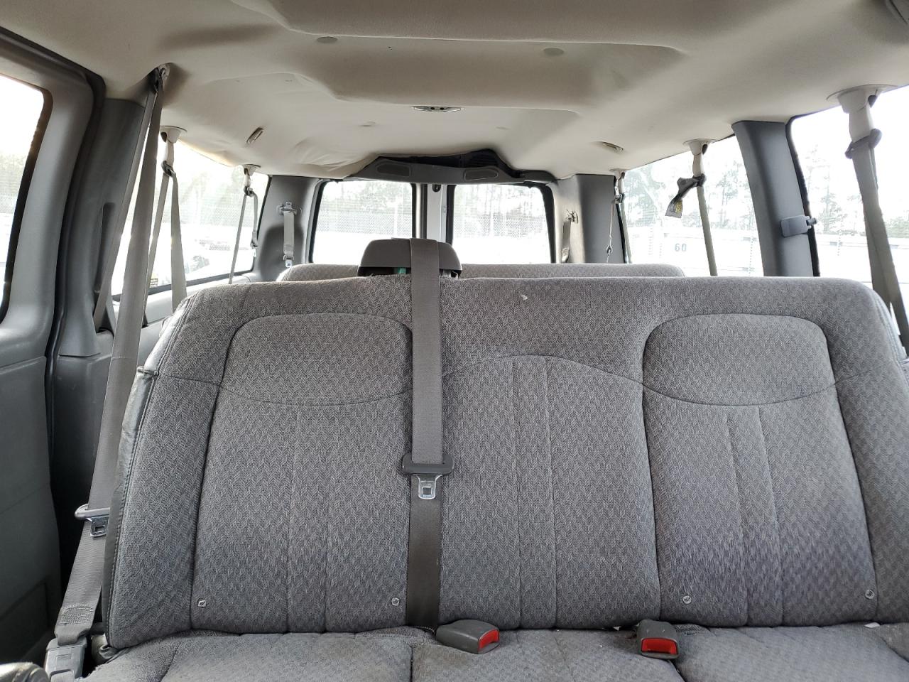 2007 GMC Savana - Image 10