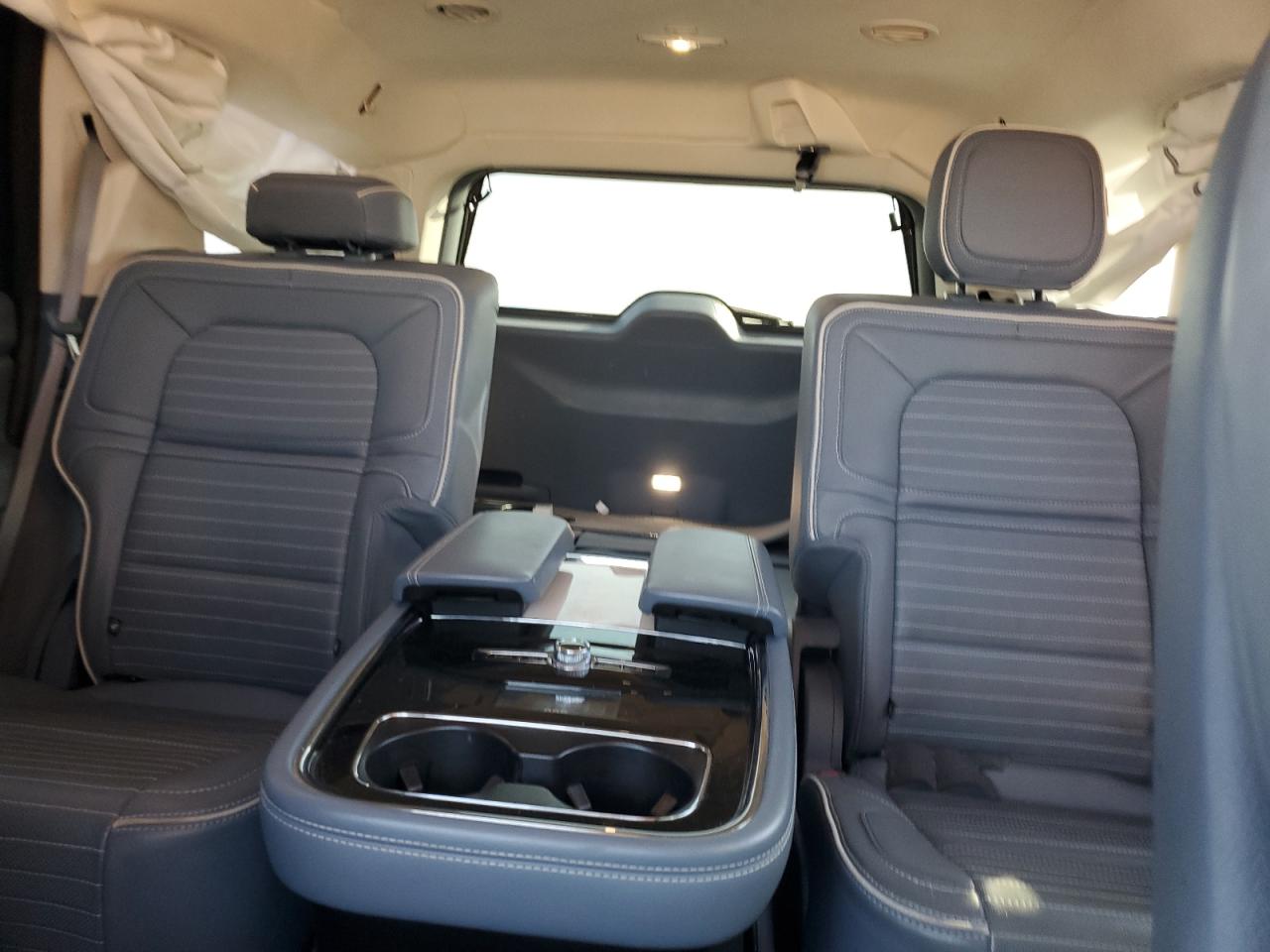 2018 Lincoln Navigator - Image 10