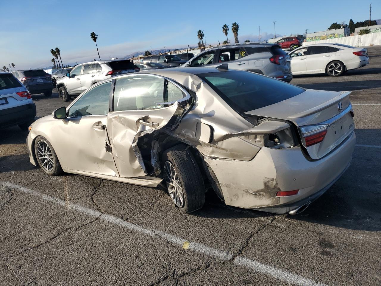 2017 Lexus ES - Image 2