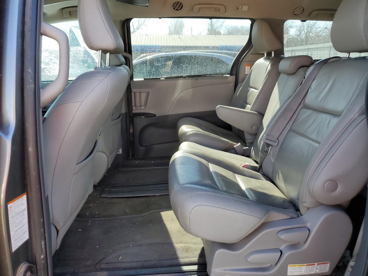 2018 Toyota Sienna - Image 11