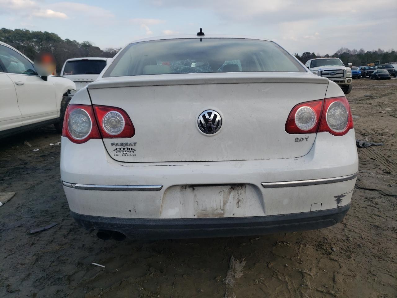 2010 Volkswagen Passat - Image 6