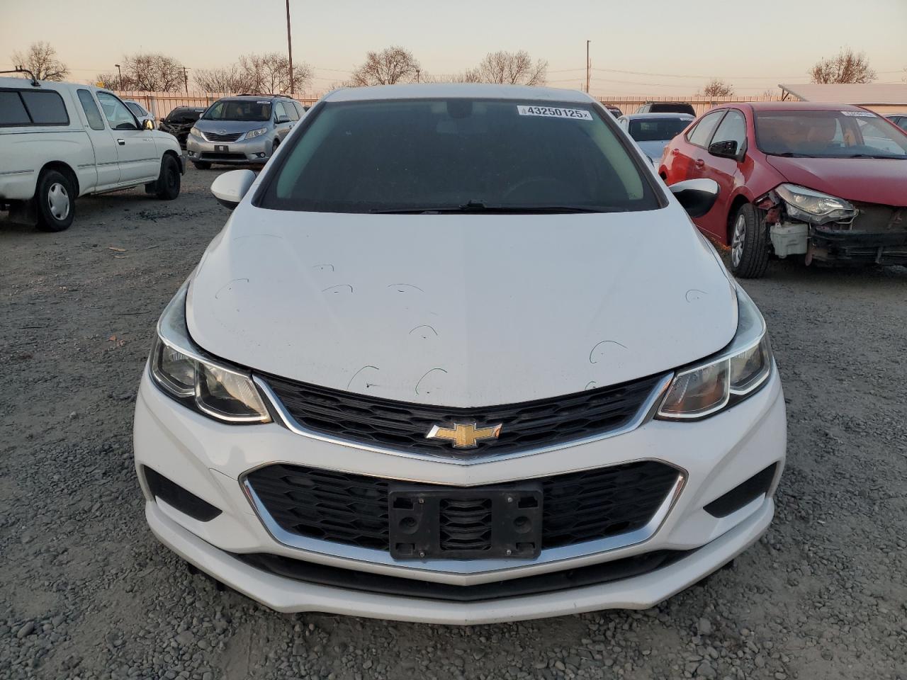 2018 Chevrolet Cruze - Image 5