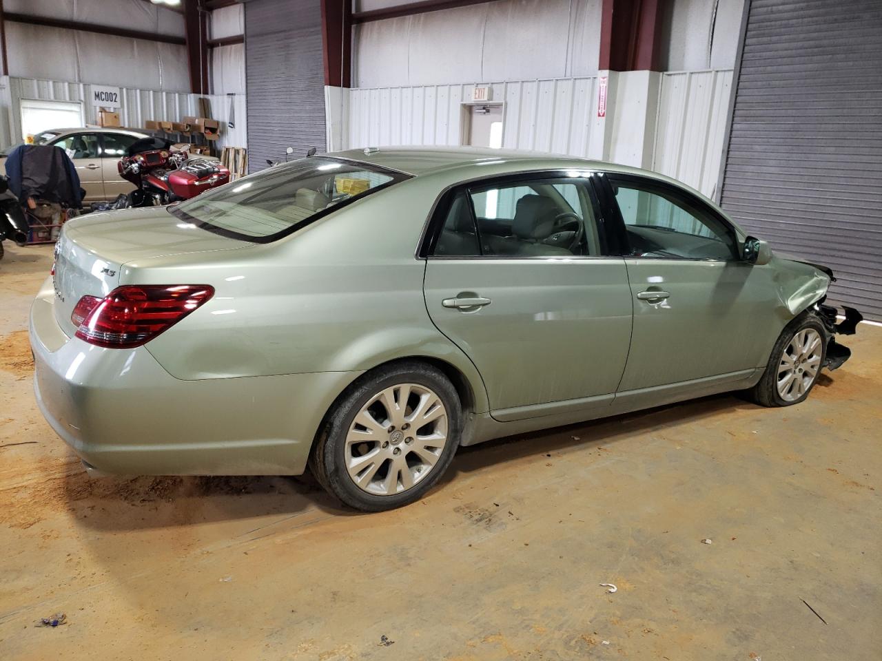 2010 Toyota Avalon - Image 3