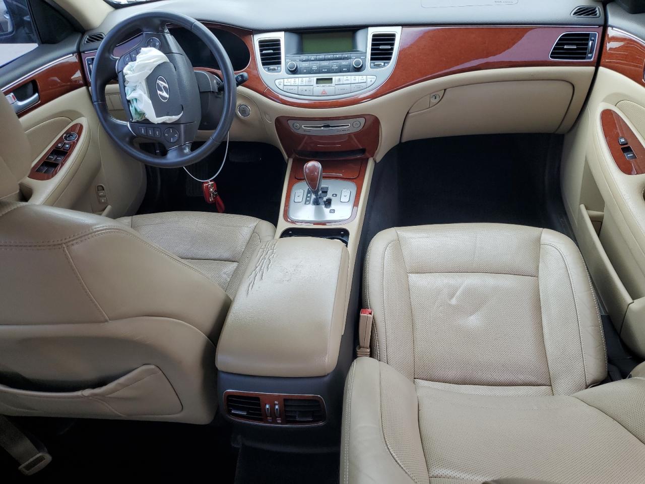 2013 Hyundai Genesis - Image 8