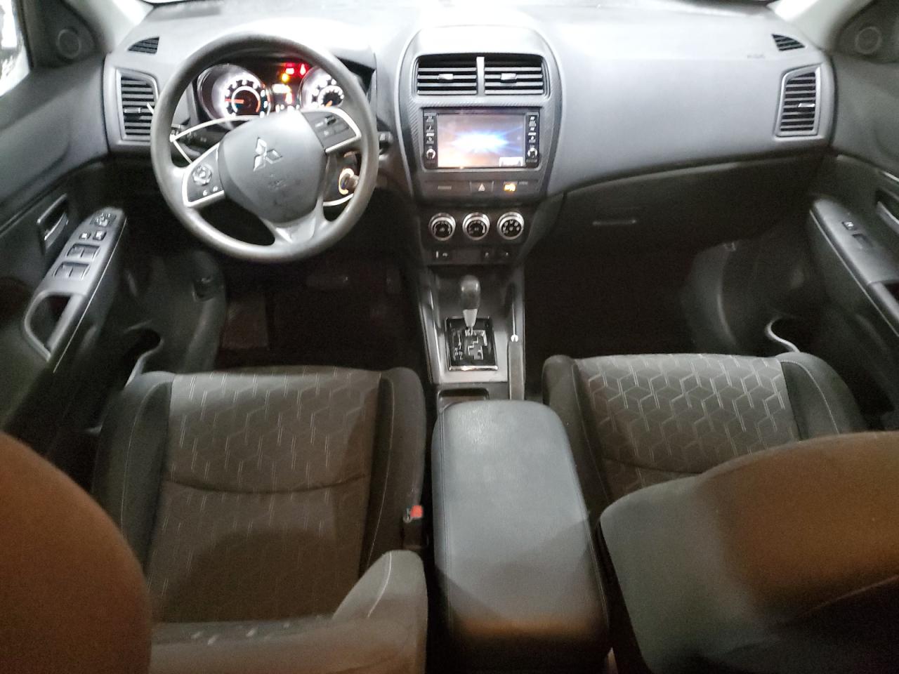 2024 Mitsubishi Outlander - Image 8