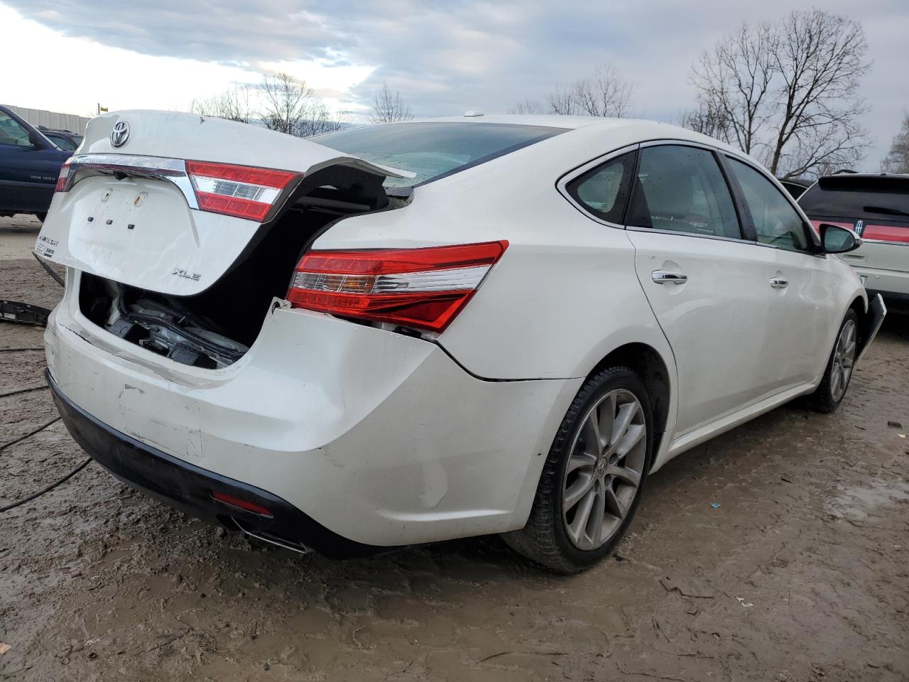 2014 Toyota Avalon - Image 3