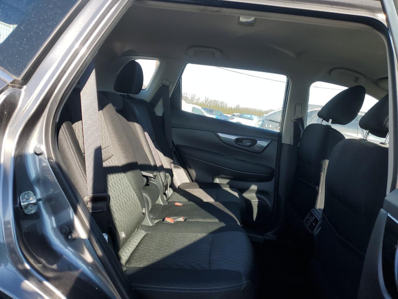 2020 Nissan Rogue - Image 11