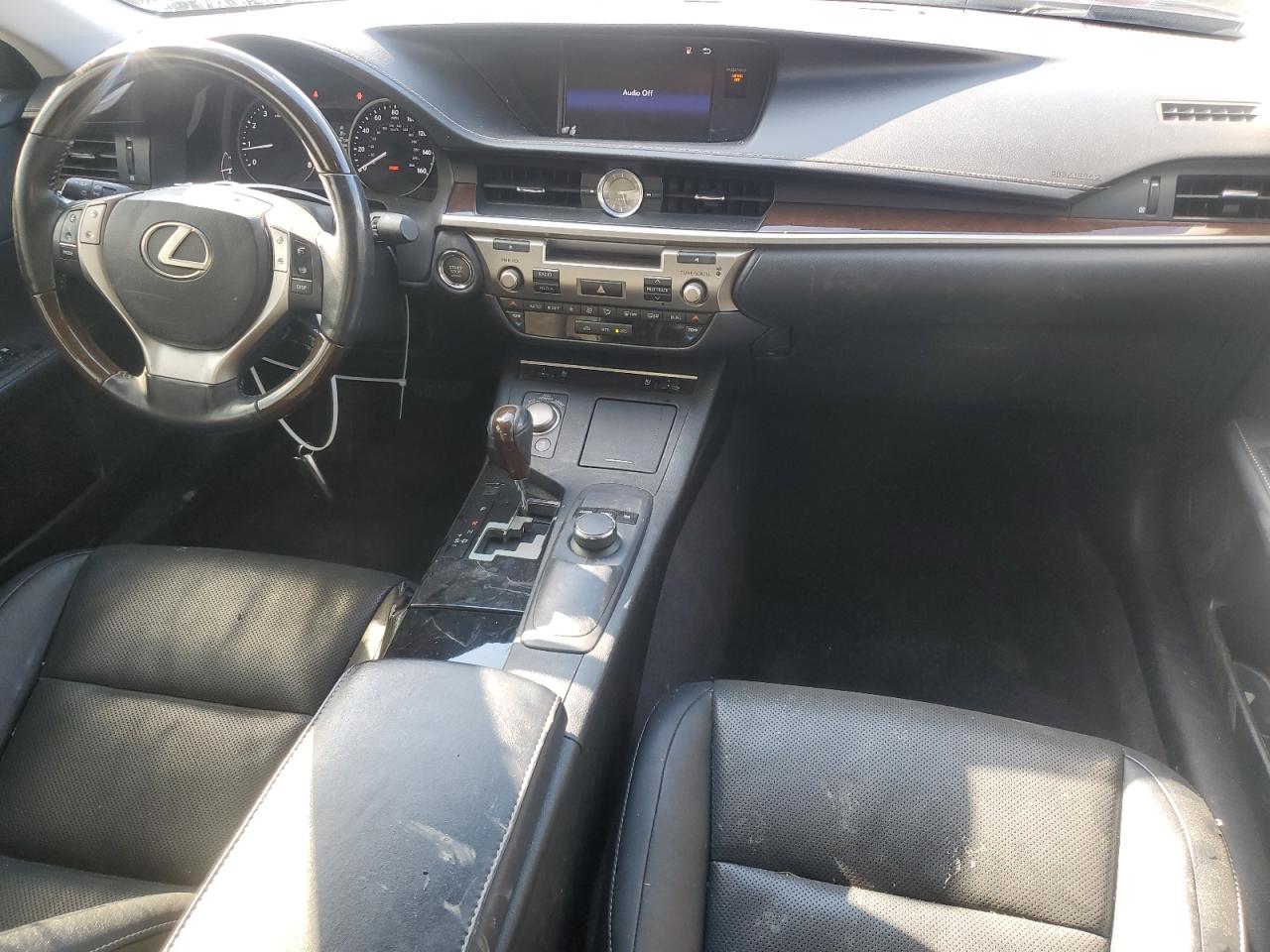 2015 Lexus ES - Image 8