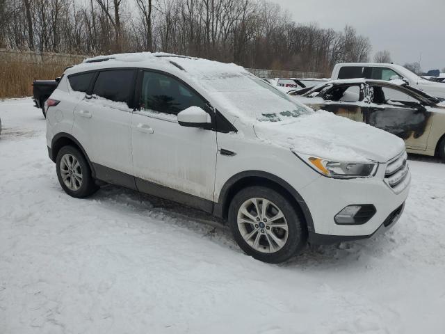 Паркетники FORD ESCAPE 2017 Белы