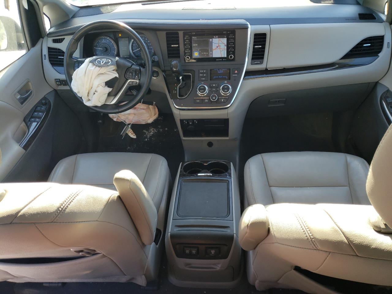 2018 Toyota Sienna - Image 8