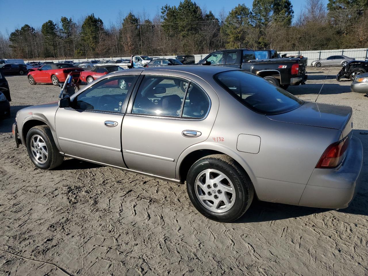 1999 Nissan Maxima - Image 2