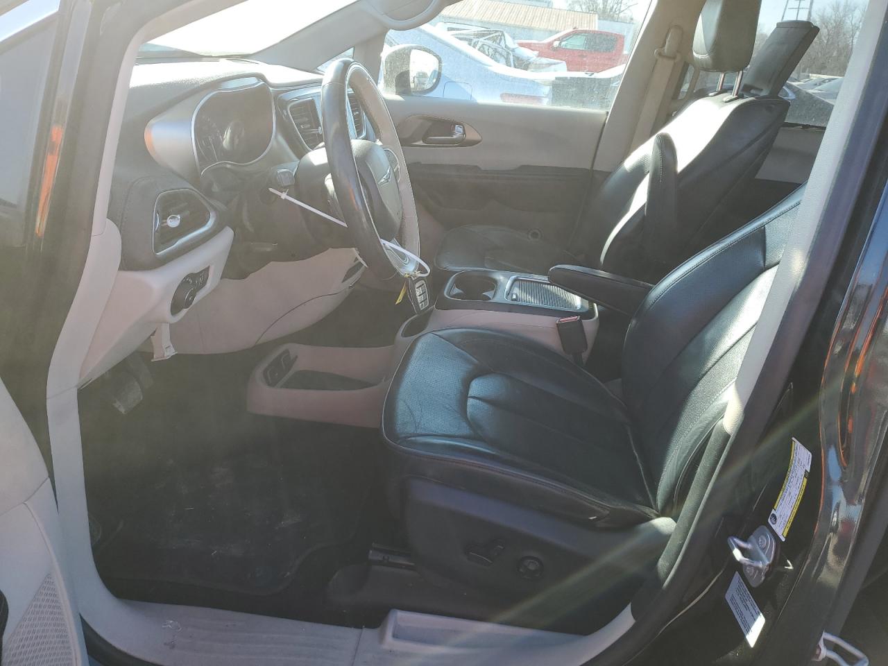 2017 Chrysler Pacifica - Image 7
