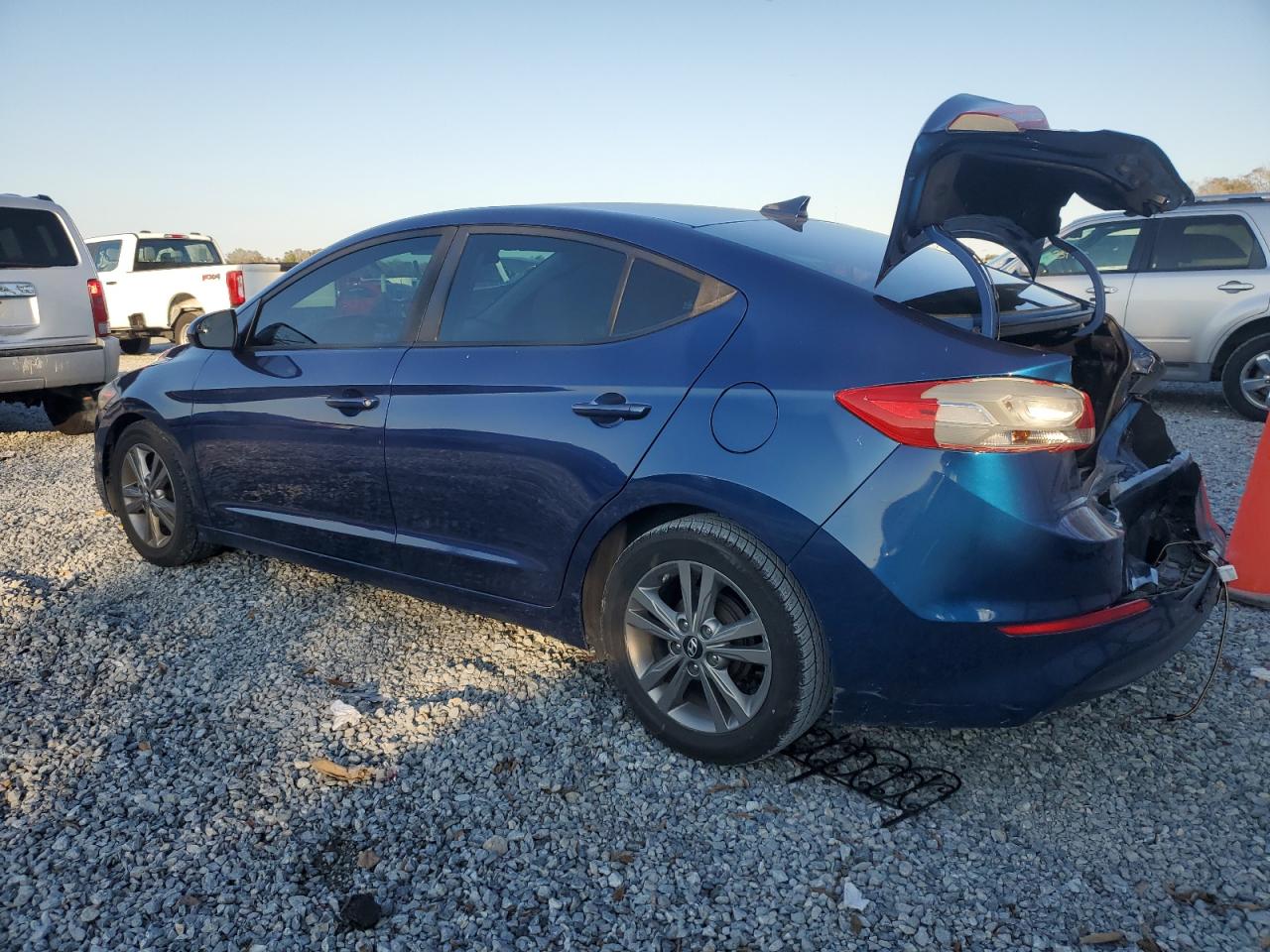 5NPD84LF2HH152667 2017 HYUNDAI ELANTRA - Image 2