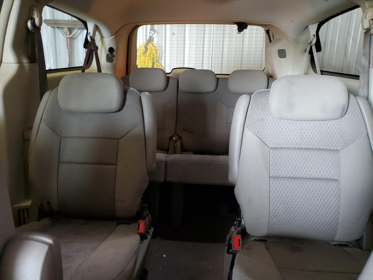 2008 Chrysler Town & Country - Image 10