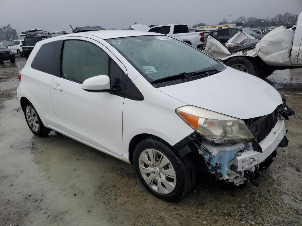 VIN JTDJTUD32DD570667 2013 TOYOTA YARIS no.4