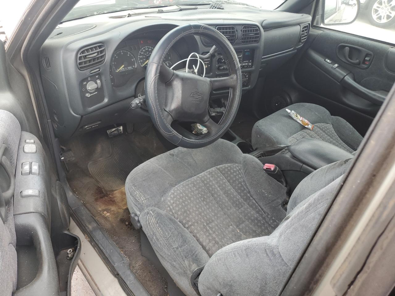 2000 Chevrolet S-10 Pickup - Image 8