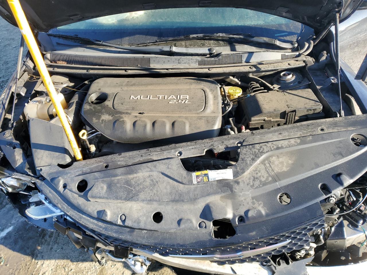 2016 Chrysler 200 - Image 12