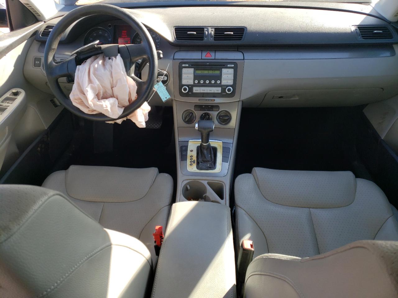 2008 Volkswagen Passat - Image 8