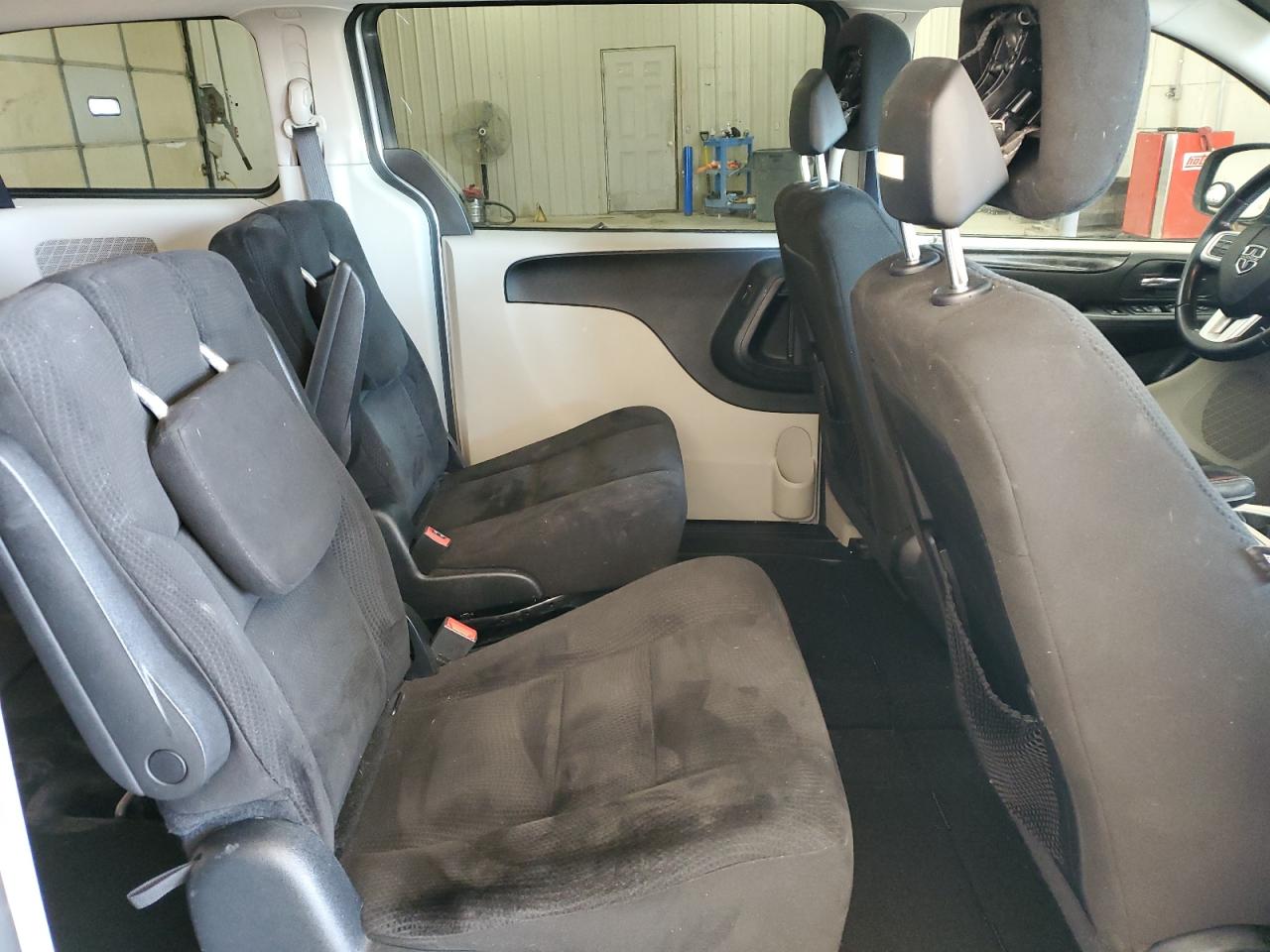 2016 Dodge Caravan - Image 11