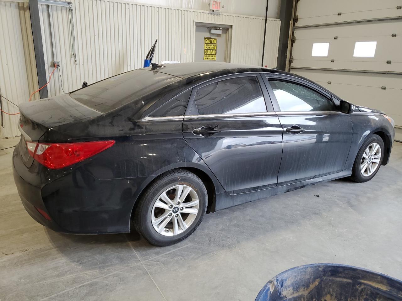 2014 Hyundai Sonata - Image 3
