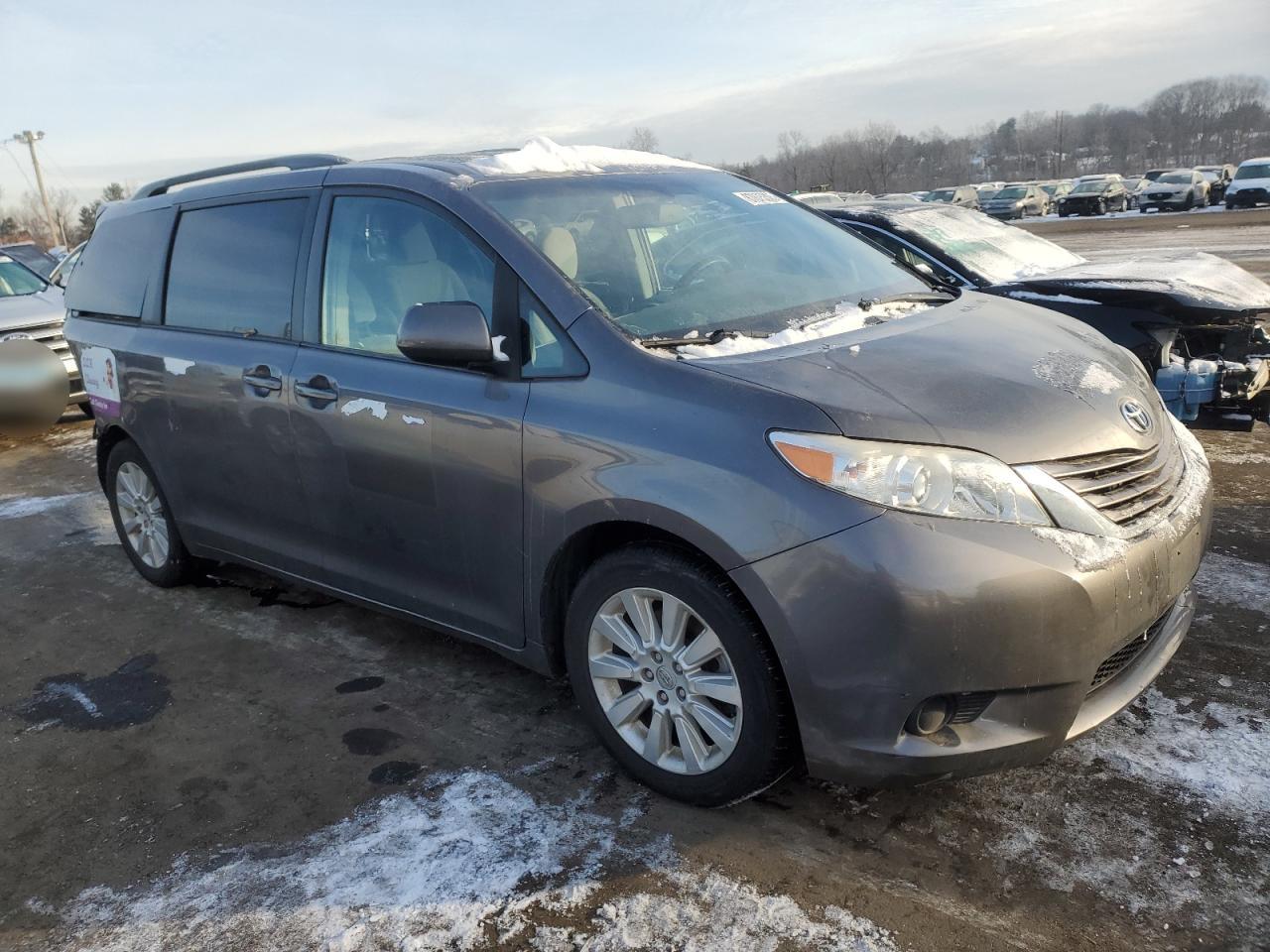 2016 Toyota Sienna - Image 4