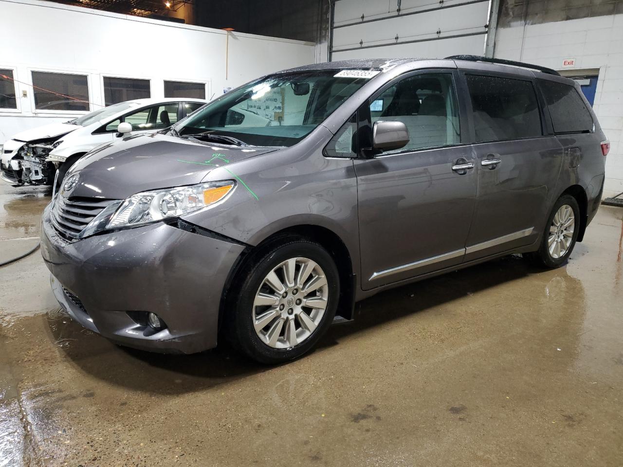 2015 Toyota Sienna - Image 1