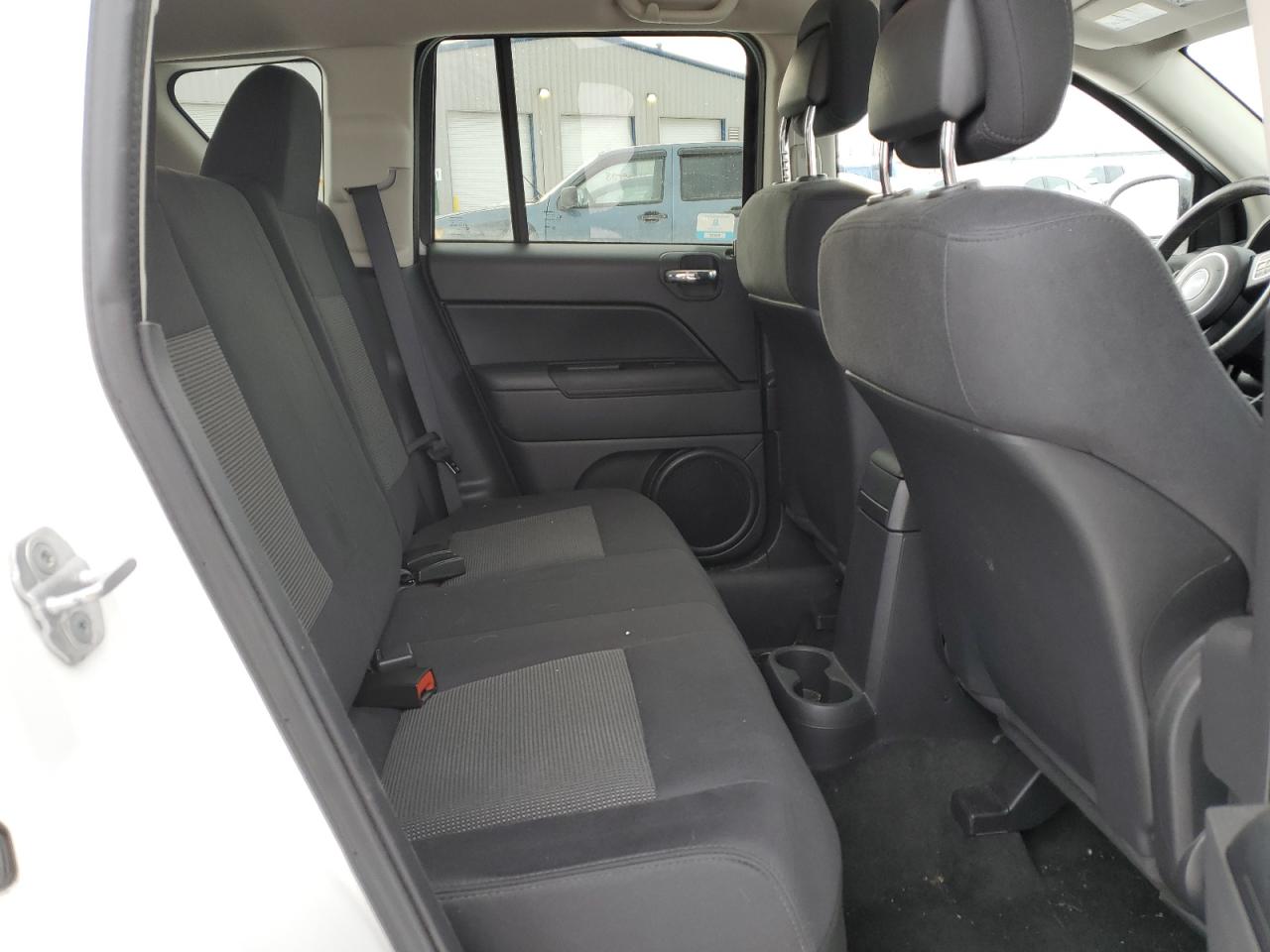 2012 Jeep Compass - Image 11