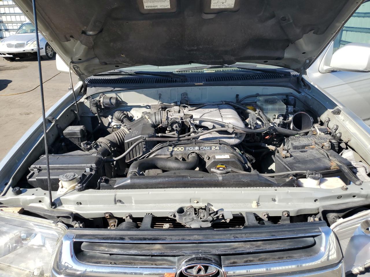 2002 Toyota 4Runner - Image 13