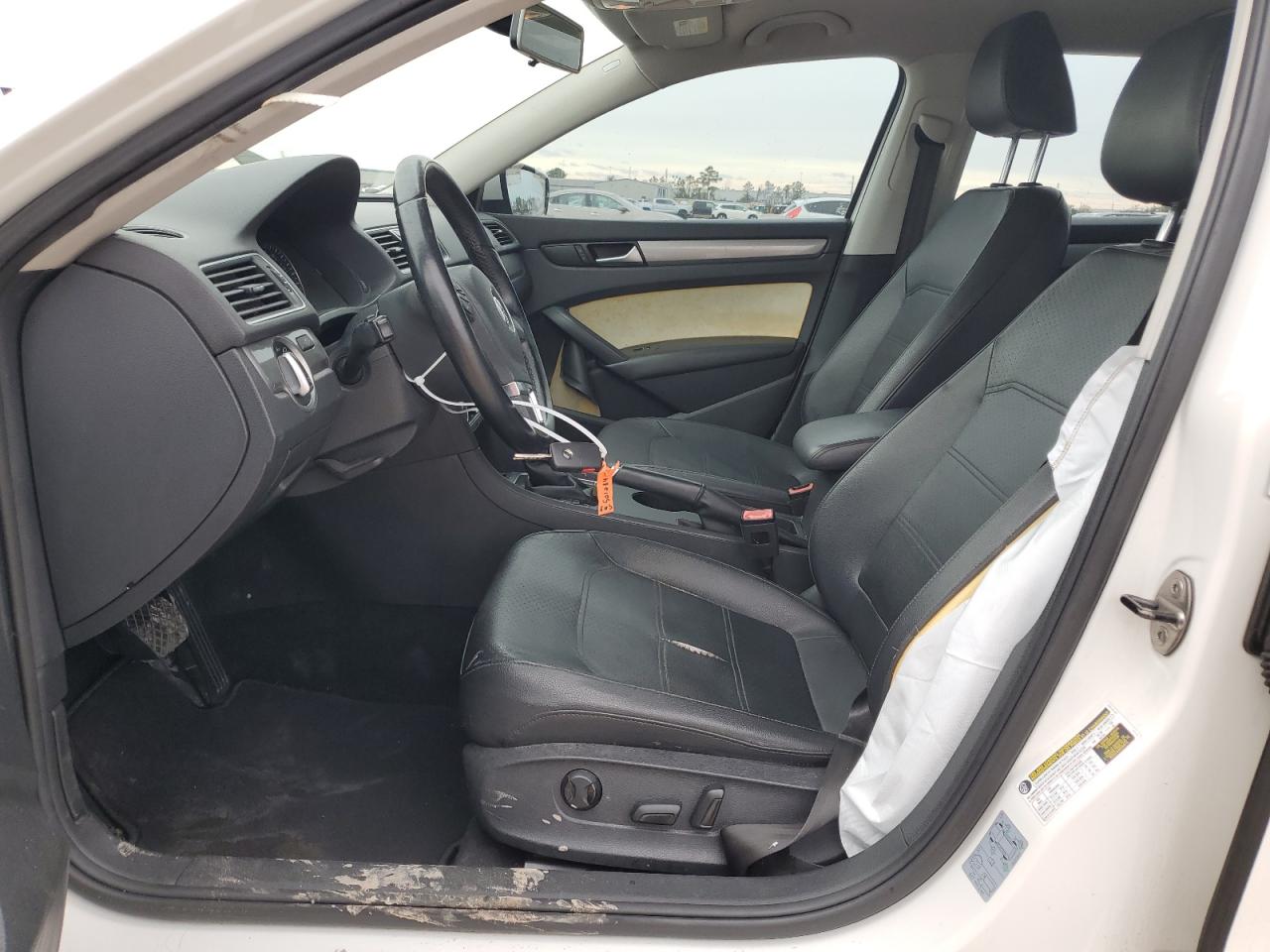 2014 Volkswagen Passat - Image 7