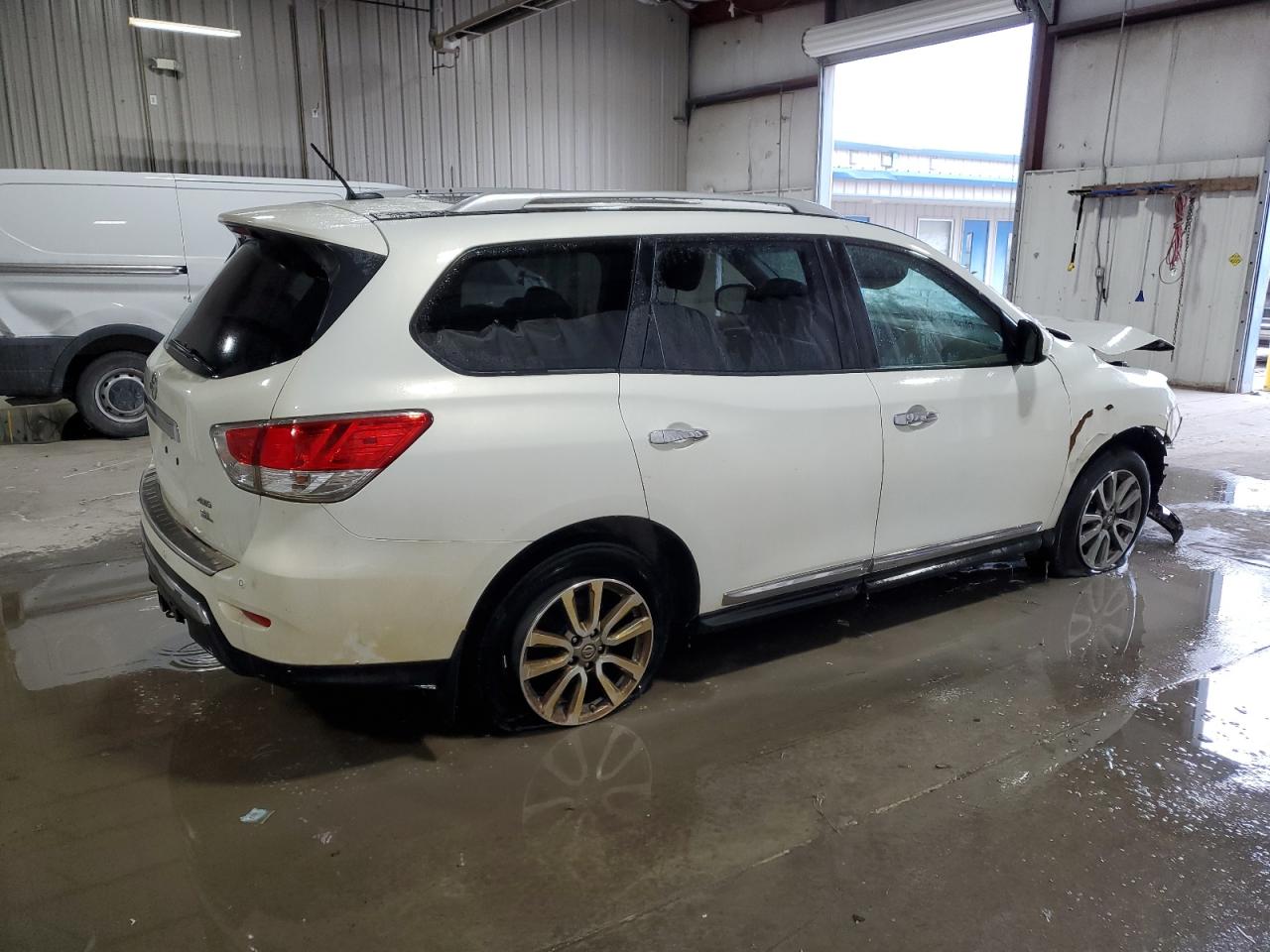 2013 Nissan Pathfinder - Image 3