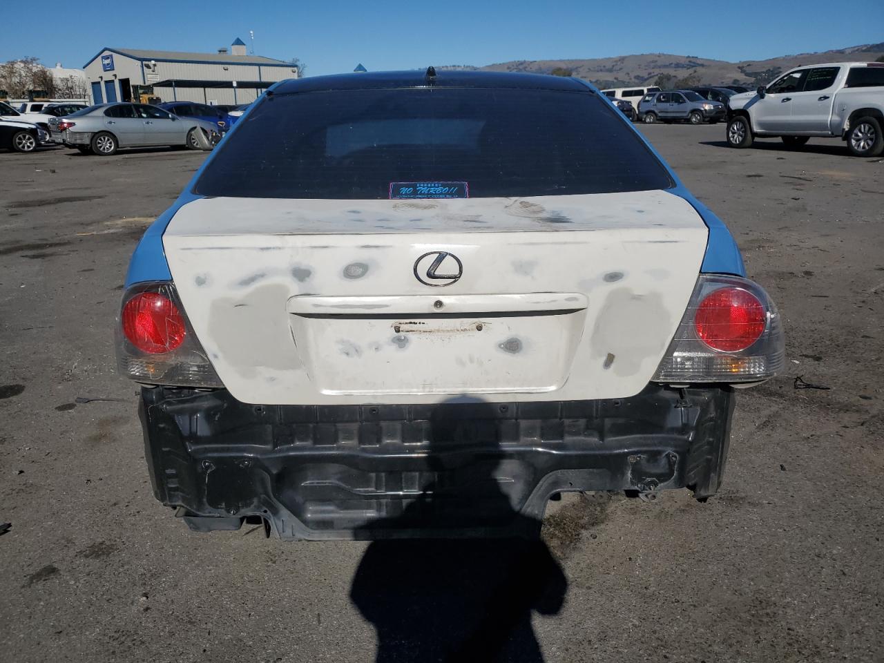 2003 Lexus IS - Image 6