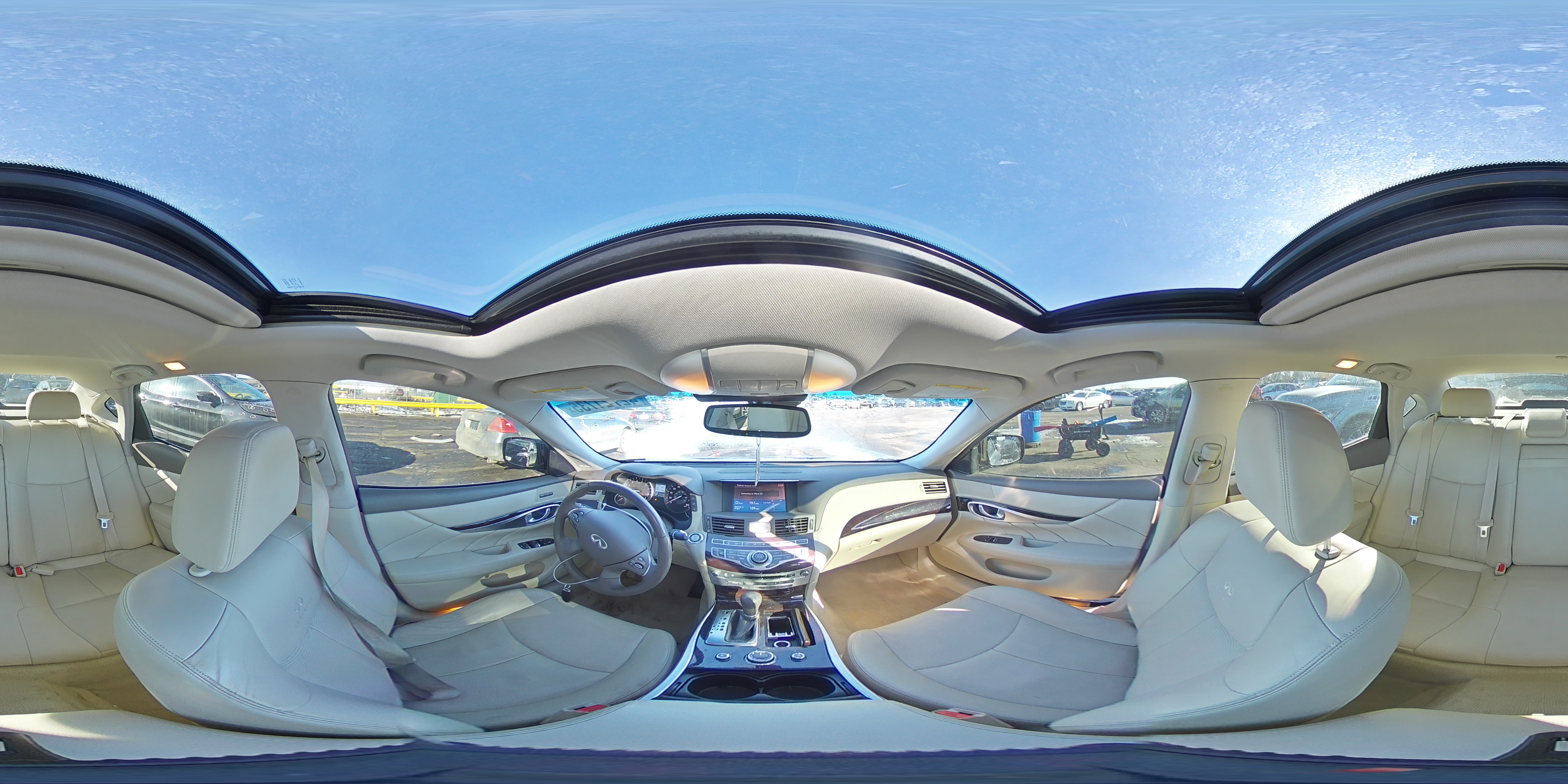 2012 Infiniti M - Image 13