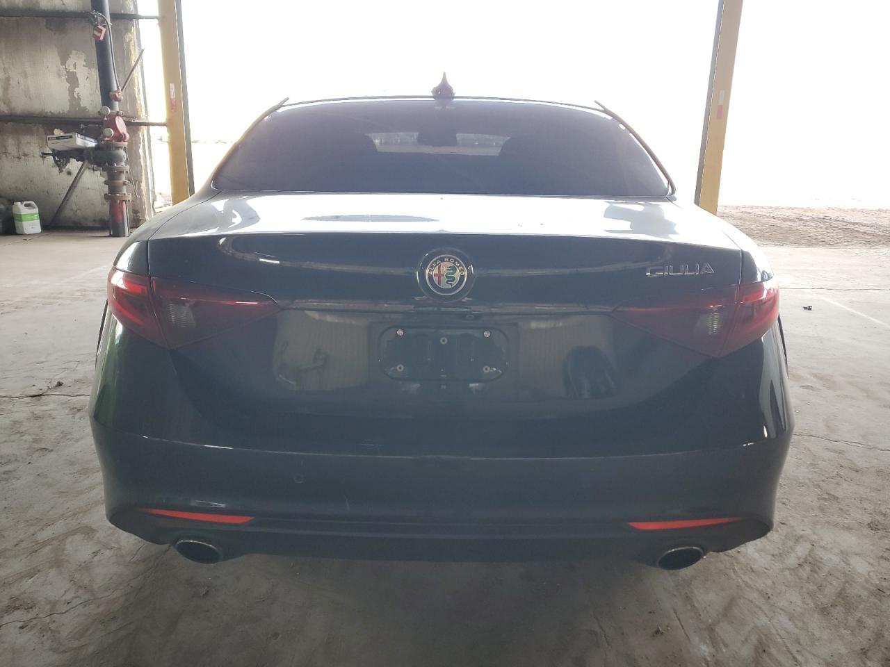 2018 Alfa Romeo Giulia - Image 6