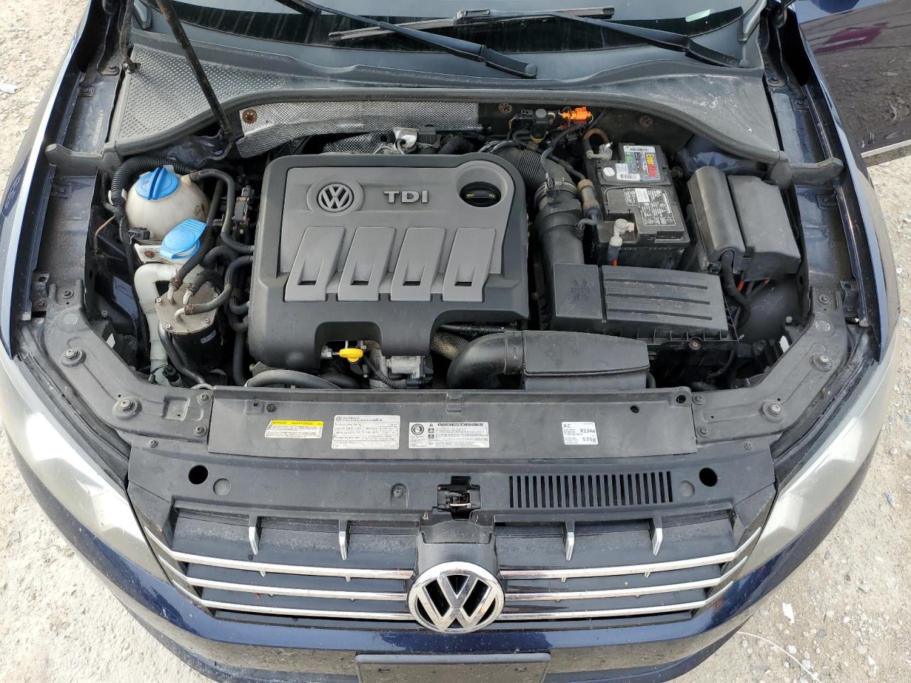 2014 Volkswagen Passat - Image 12