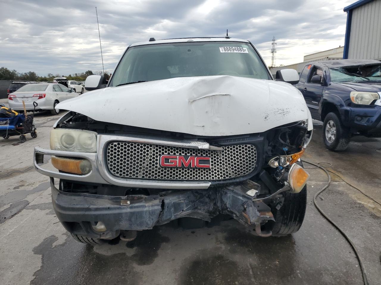 2004 GMC Yukon - Image 5