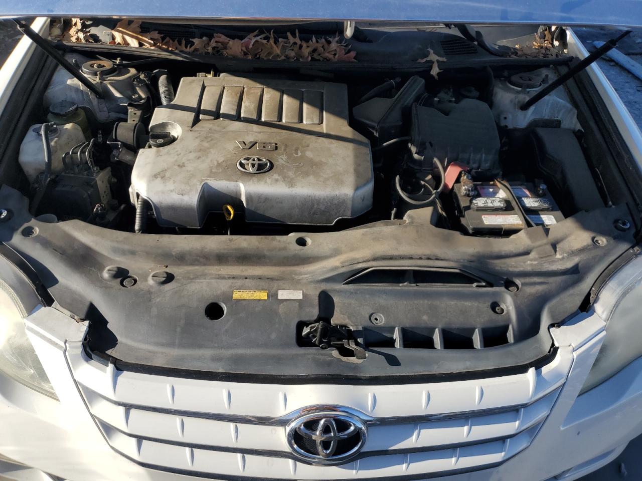 2005 Toyota Avalon - Image 13
