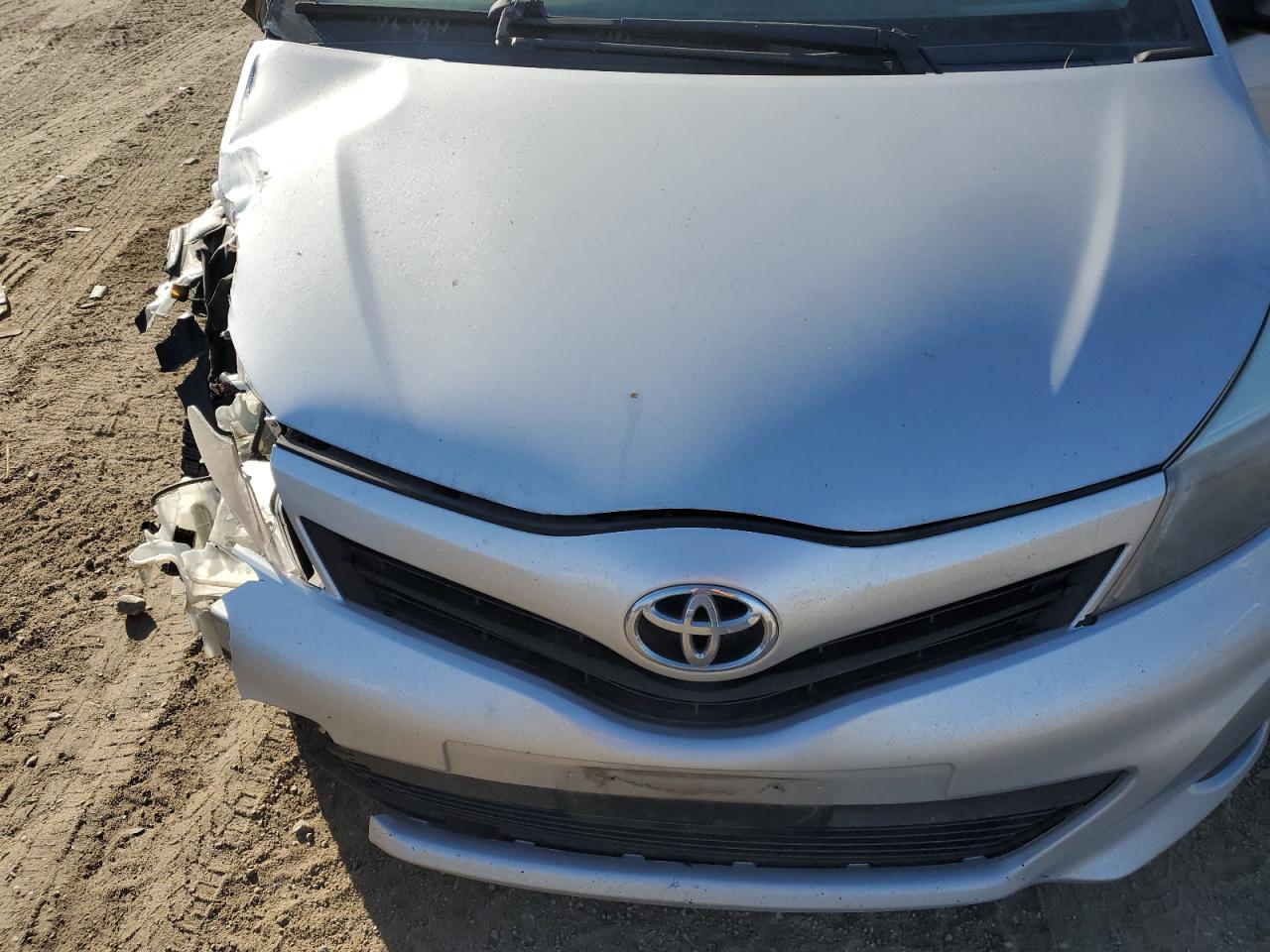 2013 Toyota Yaris - Image 12