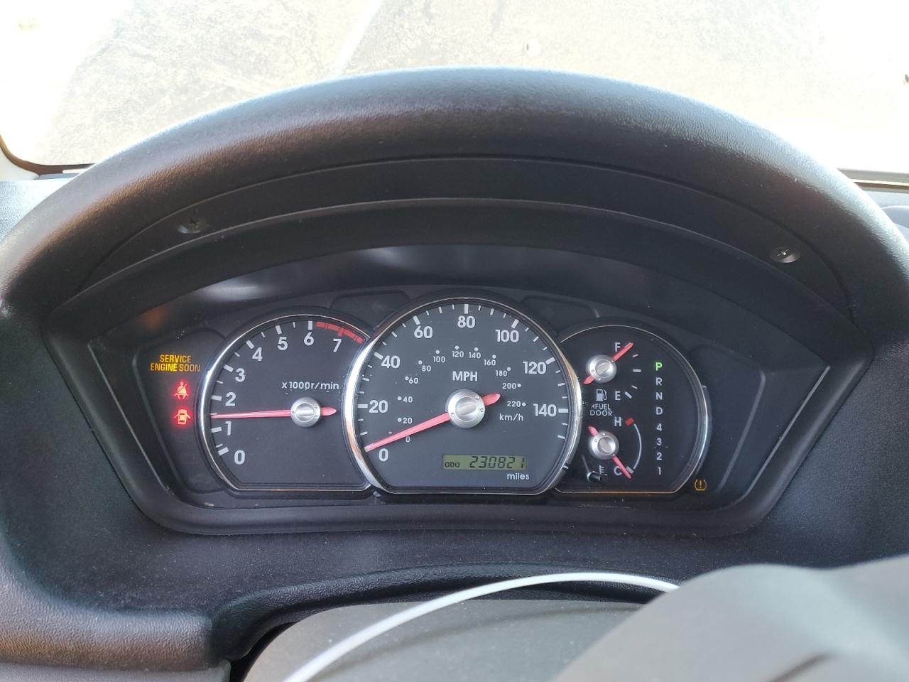 2007 Mitsubishi Endeavor - Image 9