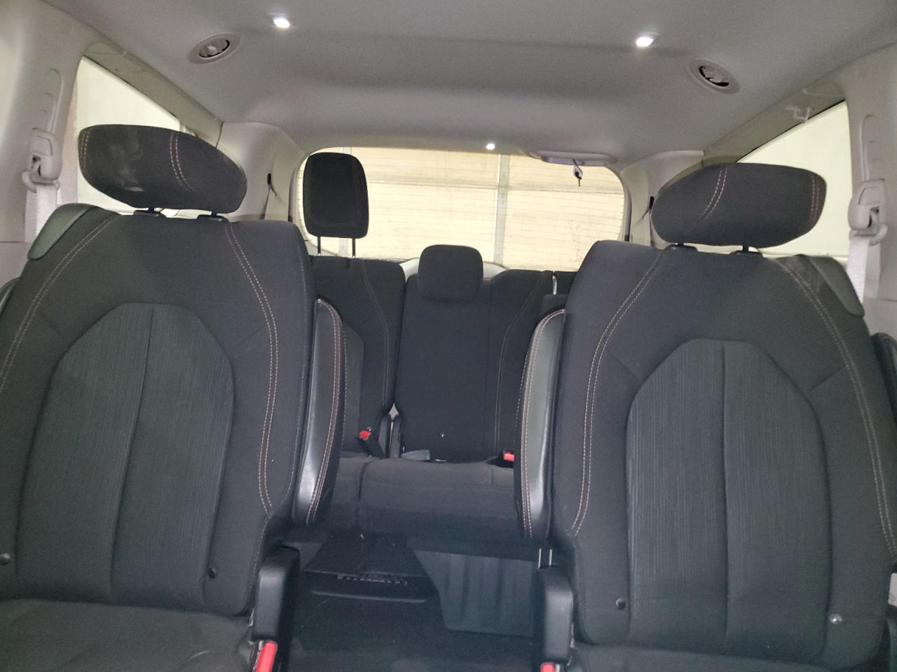 2020 Chrysler Pacifica - Image 10