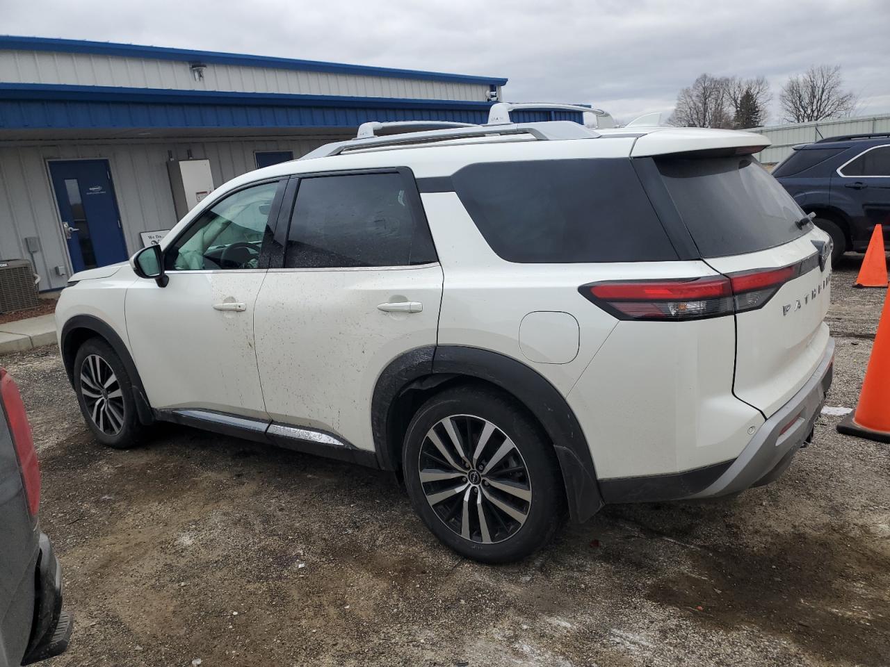 2024 Nissan Pathfinder - Image 2
